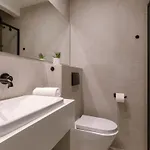 Huswell - Spacious Two Bedroom In