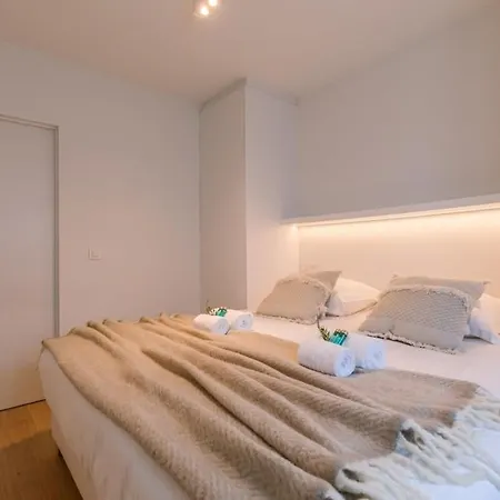 Huswell - Spacious Two Bedroom In *
