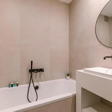 Huswell - Spacious Two Bedroom In * קנוקה-הייסט