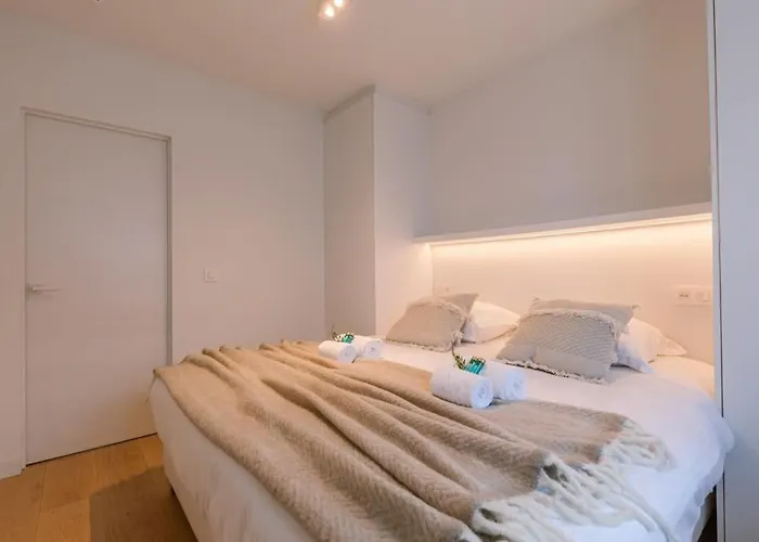 Huswell - Spacious Two Bedroom In *