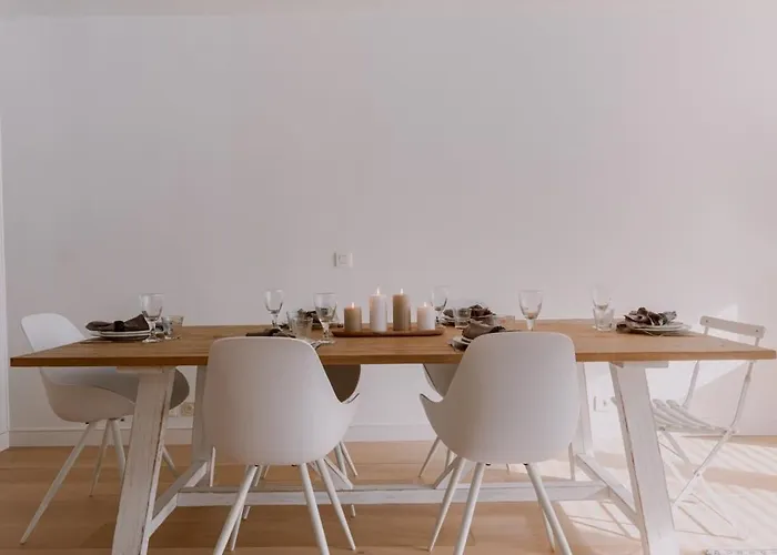 Huswell - Spacious Two Bedroom In *