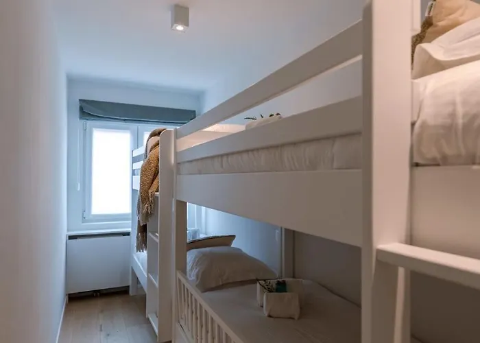 Huswell - Spacious Two Bedroom In Apartment *