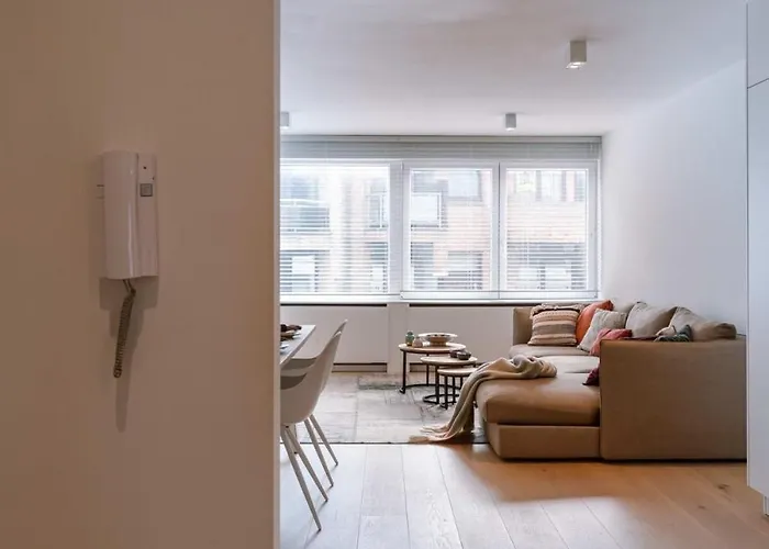 Huswell - Spacious Two Bedroom In Appartement